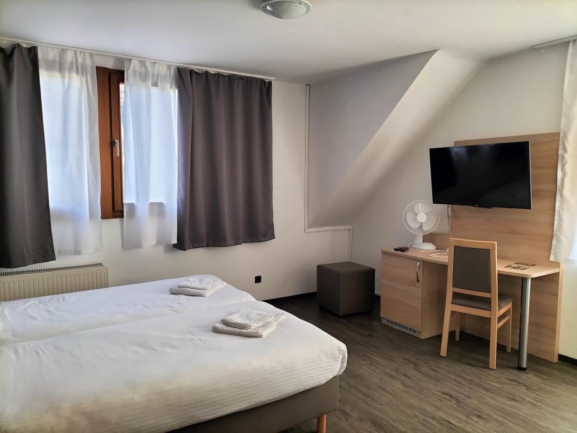 B3 Hotel Niederfell Szoba fotó
